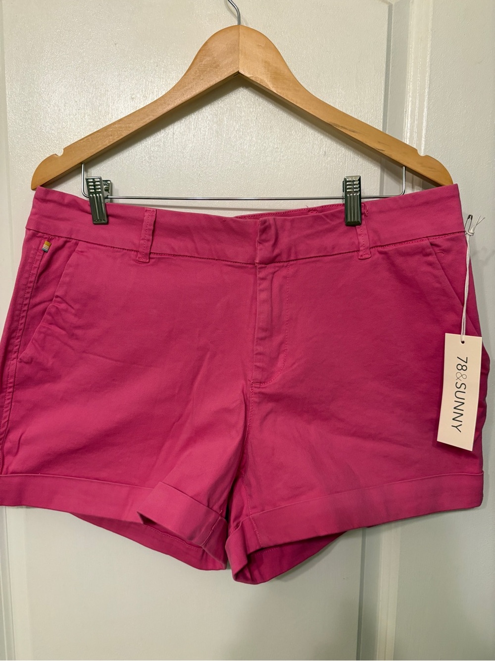 78 & Sunny Women's Fuchsia Cuffed Shorts
